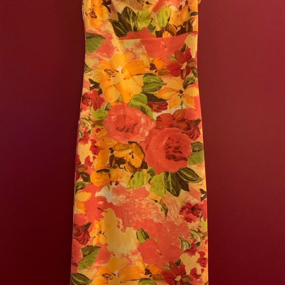 Dress - Picture 3 of 3